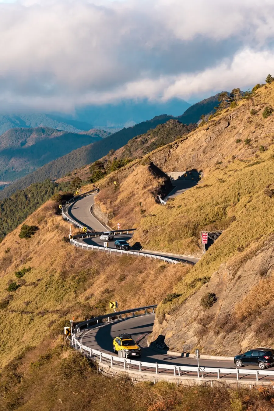 山路景色