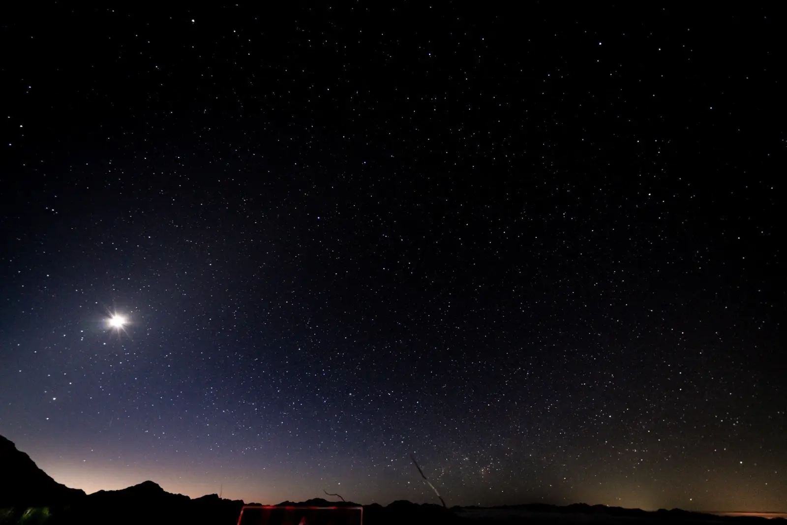 夜空與山景